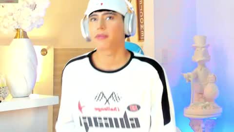 Liam online show from 09/08/25, 11:59