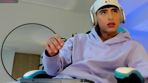 Liam online show from 11/30/25, 05:06