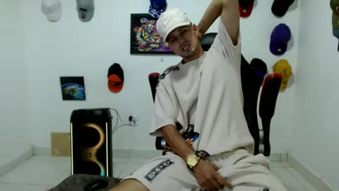 Snapshot of liam_andres12 chatting on 06/19/26, 10:13 Andres online show from 06/19/26, 10:13