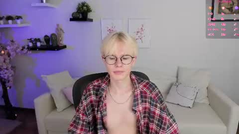 Snapshot of liam_blair chatting on 07/11/26, 03:42 LIAM online show from 07/11/26, 03:42