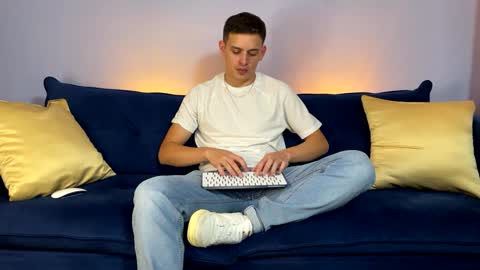 Liam online show from 01/19/25, 11:10