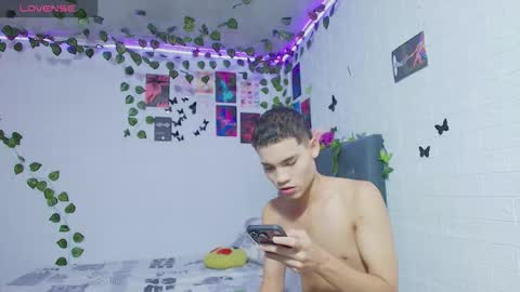 Snapshot of liam_honey18 chatting on 10/16/25, 09:32 liam_honey18 online show from 10/16/25, 09:32