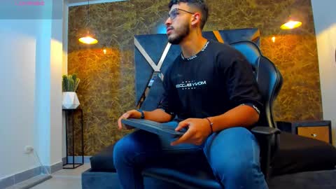 LIAM KLEIN online show from 09/11/25, 11:10