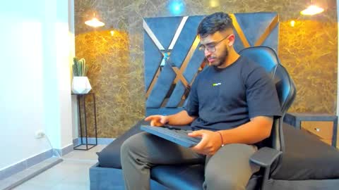 LIAM KLEIN online show from 09/17/25, 11:12