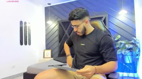 LIAM KLEIN online show from 09/30/25, 11:15