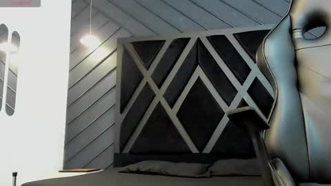 LIAM KLEIN online show from 11/20/25, 11:21