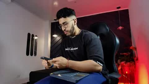 LIAM KLEIN online show from 04/18/26, 11:14