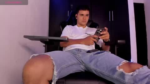Snapshot of liam_mateo_ chatting on 05/13/26, 02:42 Liam online show from 05/13/26, 02:42