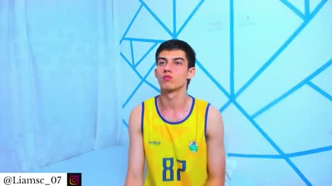 Liam scott77 online show from 12/17/25, 01:22