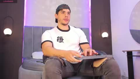 Liam online show from 11/10/25, 08:08