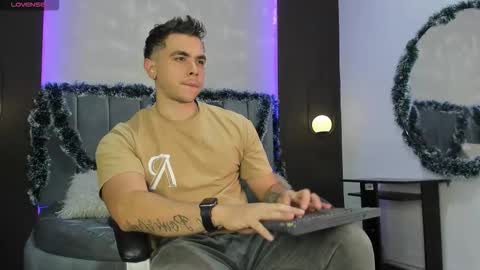 Liam online show from 11/23/25, 10:42