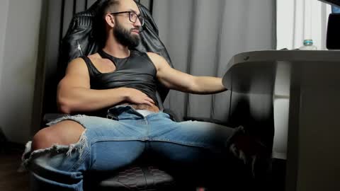 Snapshot of liamaesthetic chatting on 12/05/24, 05:26 Liam online show from 12/05/24, 05:26