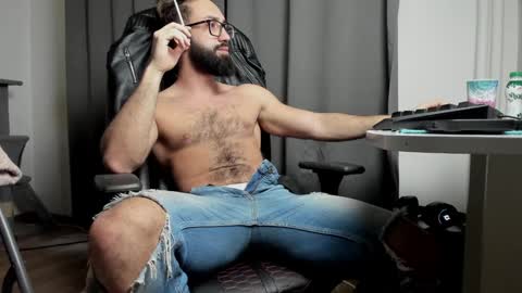 Snapshot of liamaesthetic chatting on 02/08/25, 06:33 Liam online show from 02/08/25, 06:33