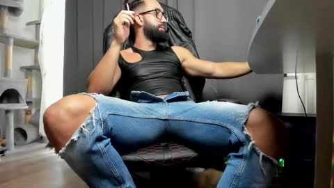 Snapshot of liamaesthetic chatting on 10/22/25, 07:41 Liam online show from 10/22/25, 07:41