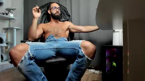 Snapshot of liamaesthetic chatting on 10/25/25, 07:27 Liam online show from 10/25/25, 07:27