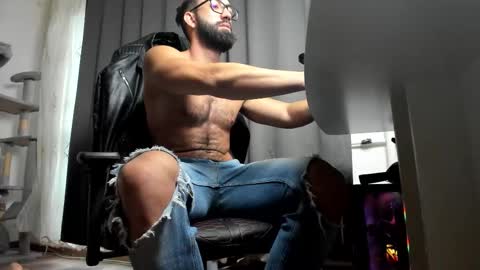 Liam online show from 11/16/25, 07:58