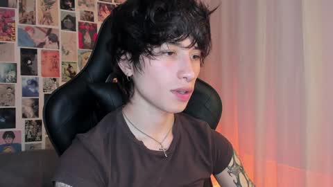 Snapshot of liamelf chatting on 12/17/24, 06:02 Liam online show from 12/17/24, 06:02