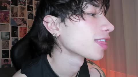 Snapshot of liamelf chatting on 12/19/24, 06:23 Liam online show from 12/19/24, 06:23