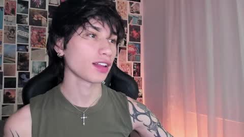 Snapshot of liamelf chatting on 12/26/24, 06:19 Liam online show from 12/26/24, 06:19