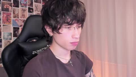 Snapshot of liamelf chatting on 12/31/24, 02:19 Liam online show from 12/31/24, 02:19