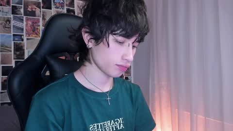 Snapshot of liamelf chatting on 01/16/25, 06:25 Liam online show from 01/16/25, 06:25