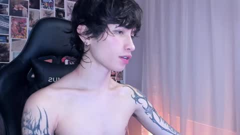 Snapshot of liamelf chatting on 01/16/25, 09:27 Liam online show from 01/16/25, 09:27