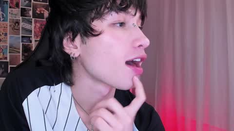 Snapshot of liamelf chatting on 01/19/25, 05:05 Liam online show from 01/19/25, 05:05