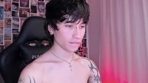 Snapshot of liamelf chatting on 01/19/25, 08:07 Liam online show from 01/19/25, 08:07