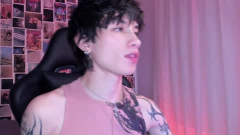 Snapshot of liamelf chatting on 01/20/25, 05:26 Liam online show from 01/20/25, 05:26