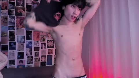 Snapshot of liamelf chatting on 02/13/25, 08:06 Liam online show from 02/13/25, 08:06