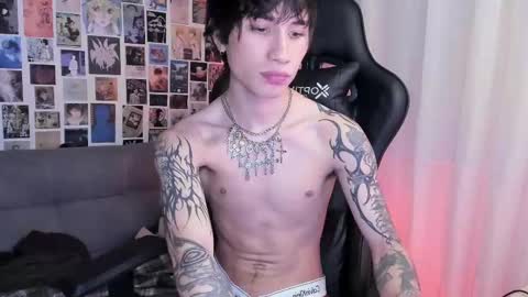 Snapshot of liamelf chatting on 03/05/25, 07:27 Liam online show from 03/05/25, 07:27