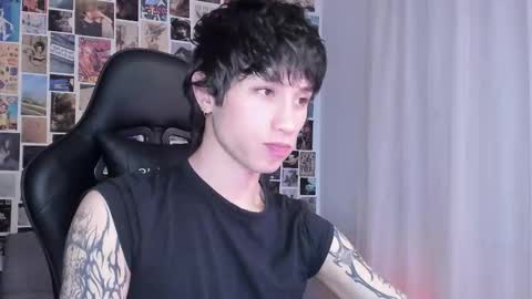 Snapshot of liamelf chatting on 03/06/25, 06:30 Liam online show from 03/06/25, 06:30