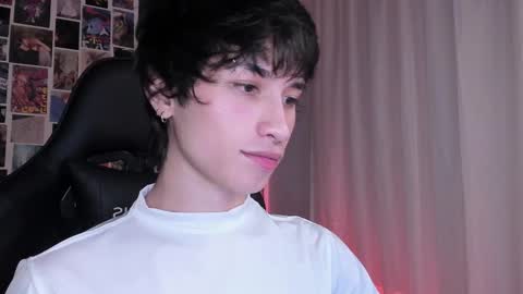 Snapshot of liamelf chatting on 03/08/25, 01:50 Liam online show from 03/08/25, 01:50