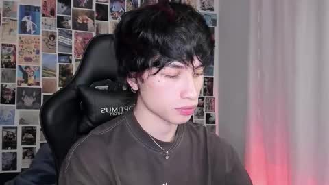 Snapshot of liamelf chatting on 09/21/25, 06:26 Liam online show from 09/21/25, 06:26