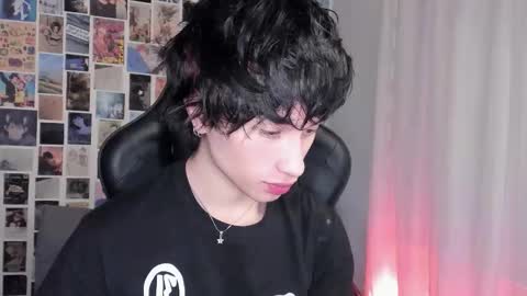 Snapshot of liamelf chatting on 09/24/25, 07:12 Liam online show from 09/24/25, 07:12