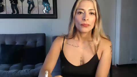 Snapshot of liamiler01_ chatting on 02/11/25, 12:05 Lia Miller online show from 02/11/25, 12:05