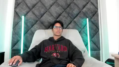 Liam twink big dick online show from 05/11/26, 11:16
