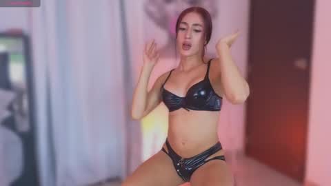 Snapshot of lian_karther1 chatting on 09/26/25, 02:21 missfernanda  X online show from 09/26/25, 02:21