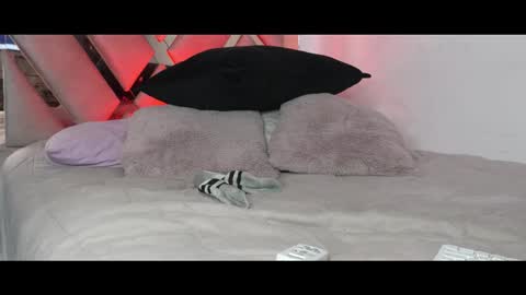 Lian Oconner online show from 11/23/25, 03:23