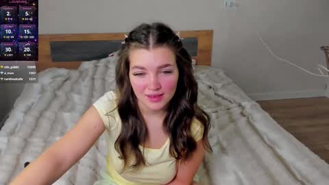 liana_8 online show from 11/19/25, 03:34