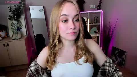 Snapshot of lianabright chatting on 06/09/26, 02:01 Liana online show from 06/09/26, 02:01