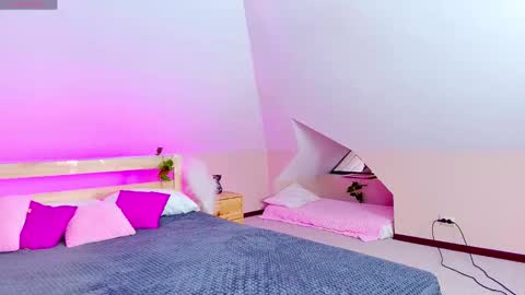 Lian online show from 10/19/25, 06:36