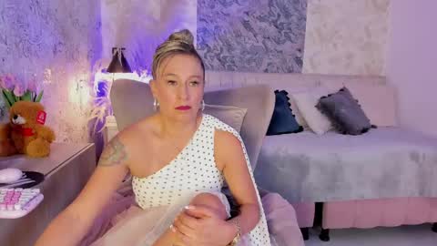 Snapshot of liannaa_ chatting on 05/15/26, 08:05 Lian online show from 05/15/26, 08:05