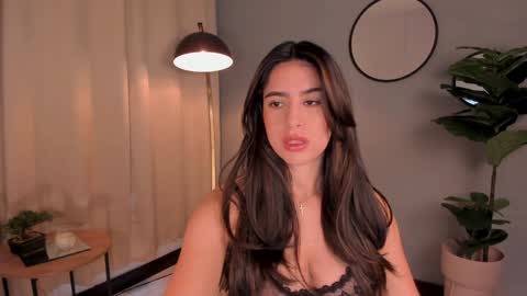 Lia online show from 12/16/24, 12:38