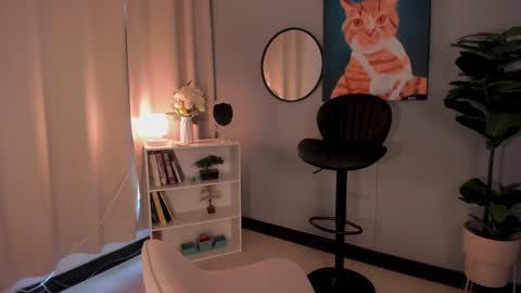 Lia online show from 10/28/25, 12:30