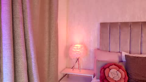 Liora online show from 07/18/26, 10:35