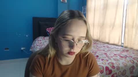 Lia Roberts online show from 12/04/25, 12:14