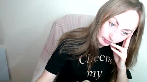 Snapshot of liasais_ chatting on 05/12/26, 12:35 Lia online show from 05/12/26, 12:35