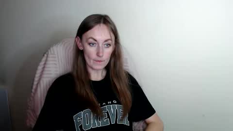 Snapshot of liasais_ chatting on 05/17/26, 12:23 Lia online show from 05/17/26, 12:23