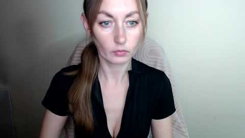 Snapshot of liasais_ chatting on 05/18/26, 12:33 Lia online show from 05/18/26, 12:33